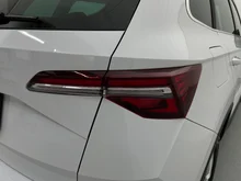 Škoda Karoq Selection TSI in 2Y Moon-Weiss Metallic