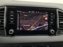 Škoda Karoq Selection TSI in 2Y Moon-Weiss Metallic
