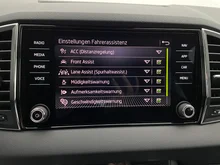 Škoda Karoq Selection TSI in 2Y Moon-Weiss Metallic