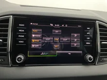 Škoda Karoq Selection TSI in 2Y Moon-Weiss Metallic