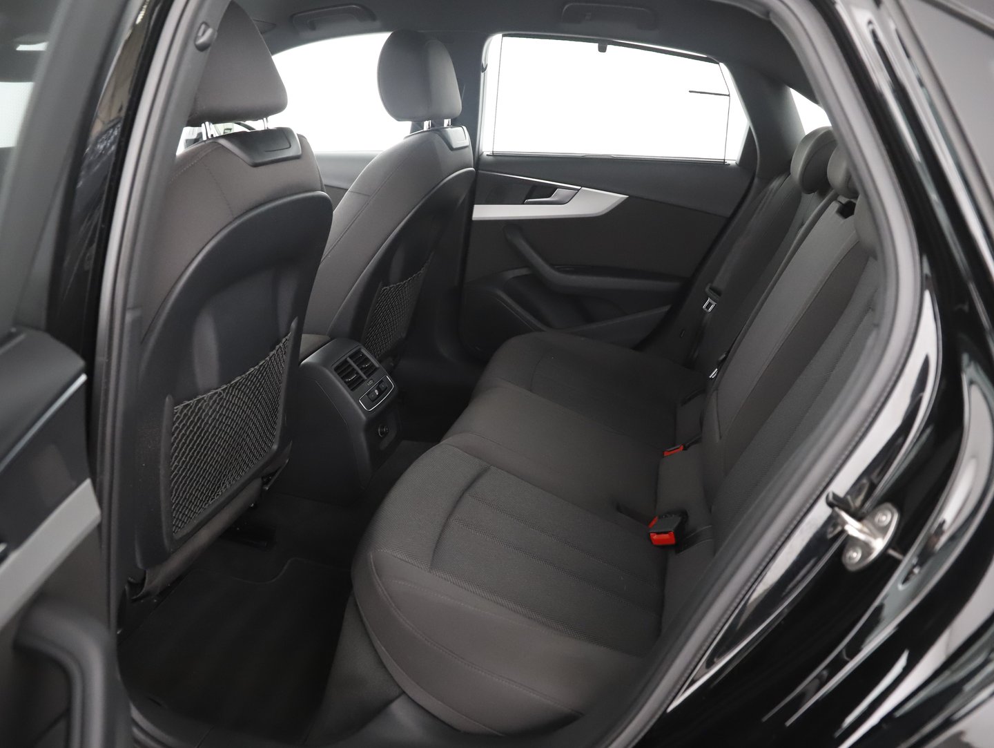 Audi A4 Limousine 40 TDI advanced quattro | Bild 18 von 20