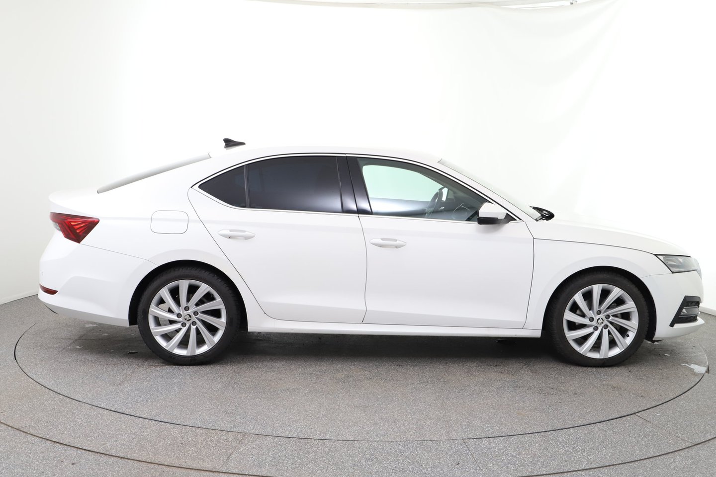 Škoda OCTAVIA Premium TDI DSG | Bild 6 von 28