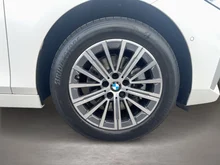 BMW 2xx 2 Active Tourer 218 i Luxury Line in weiss - metallic
