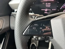 Audi Q6 e-tron quattro in Mythosschwarz Metallic