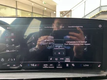 Audi Q6 e-tron quattro in Mythosschwarz Metallic