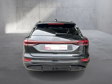 Audi Q6 e-tron quattro in Mythosschwarz Metallic