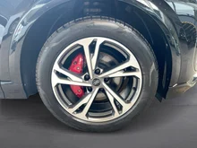 Audi Q6 e-tron quattro in Mythosschwarz Metallic