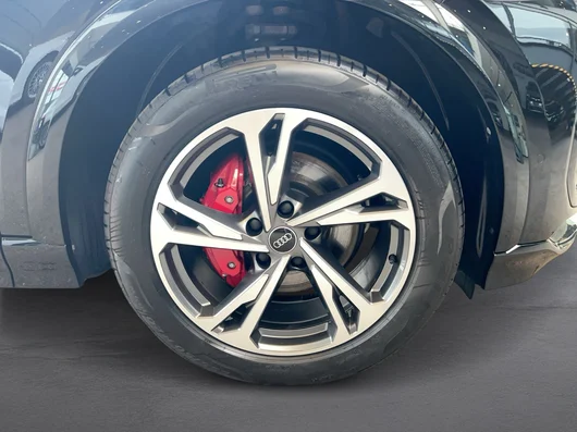 Bild eines Audi Q6 e-tron quattro