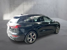 Audi Q6 e-tron quattro in Mythosschwarz Metallic