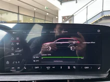 Audi Q6 e-tron quattro in Mythosschwarz Metallic