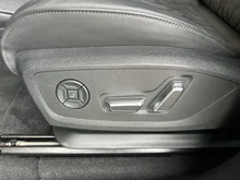 Audi Q6 e-tron quattro in Mythosschwarz Metallic
