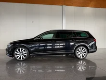 VW Passat Variant Highline TDI DSG in 2T Deep Black Perleffekt