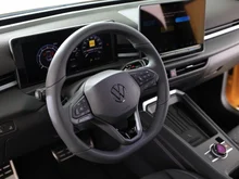 VW T-Roc R-Line eTSI DSG in Canary Yellow Dach Black Uni