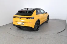 VW T-Roc R-Line eTSI DSG in Canary Yellow Dach Black Uni