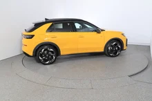 VW T-Roc R-Line eTSI DSG in Canary Yellow Dach Black Uni