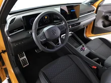VW T-Roc R-Line eTSI DSG in Canary Yellow Dach Black Uni