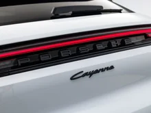 Porsche Cayenne E-Hybrid in weiss - metallic