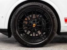 Porsche Cayenne E-Hybrid in weiss - metallic