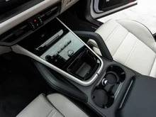 Porsche Cayenne E-Hybrid in weiss - metallic
