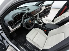 Porsche Cayenne E-Hybrid in weiss - metallic
