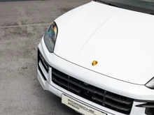 Porsche Cayenne E-Hybrid in weiss - metallic