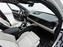 Porsche Cayenne E-Hybrid in weiss - metallic