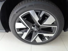 Škoda Peaq Selection 90 in Smokey Diamond-Silber Metallic