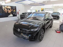 VW Touareg R eHybrid TSI 4MOTION in Grenadillschwarz Met