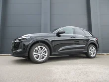 Audi Q5 SUV TDI quattro 150 kW in 0E Mythosschwarz Metallic