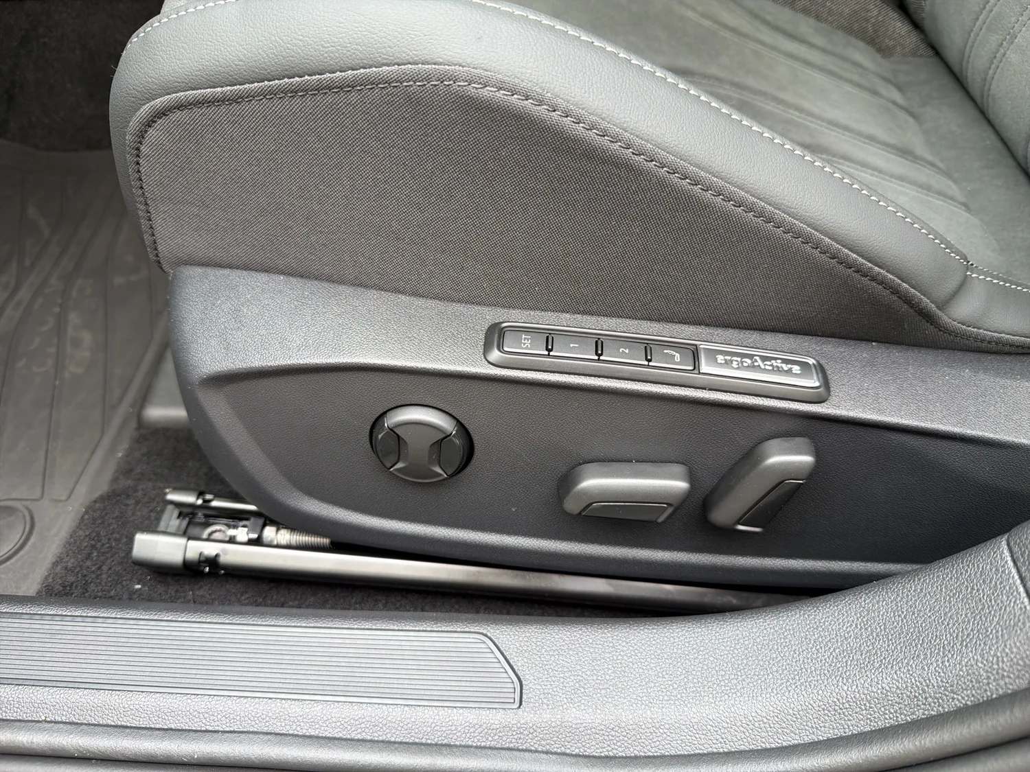 Bild eines VW Golf Rabbit mHEV DSG