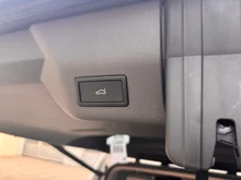 VW Multivan Business eHybrid 180 kW 4MOTION in Candyweiß / Starlight Blue Metallic