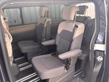 VW Multivan Business eHybrid 180 kW 4MOTION in Candyweiß / Starlight Blue Metallic