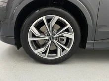 Audi Q4 e-tron quattro in Tamboragrau Metallic