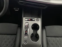 Audi Q4 e-tron quattro in Tamboragrau Metallic