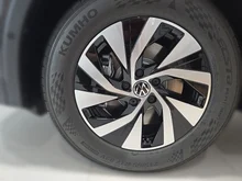 VW Tiguan Friends eHybrid DSG 150 kW in Delfingrau Metallic