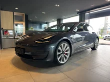 Tesla Model 3 Performance Dual AWD in weiss - metallic