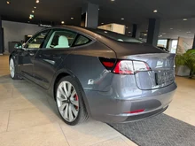 Tesla Model 3 Performance Dual AWD in weiss - metallic