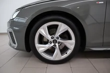 Audi A4 Avant 30 TDI S line in dunkelgrau - metallic