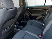 Škoda Octavia Combi Selection TSI mHEV DSG in Moon-Weiß Metallic