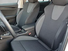 Škoda Octavia Combi Selection TSI mHEV DSG in Moon-Weiß Metallic