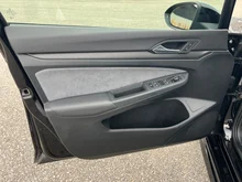 VW Golf R-Line mHEV TSI DSG in  Deep Black Perleffekt