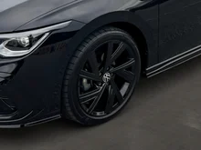 VW Golf R-Line mHEV TSI DSG in  Deep Black Perleffekt