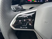 VW Golf R-Line mHEV TSI DSG in  Deep Black Perleffekt