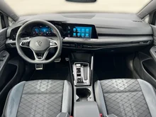 VW Golf R-Line mHEV TSI DSG in  Deep Black Perleffekt