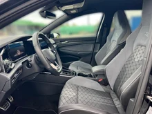 VW Golf R-Line mHEV TSI DSG in  Deep Black Perleffekt