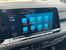VW Golf R-Line mHEV TSI DSG in  Deep Black Perleffekt
