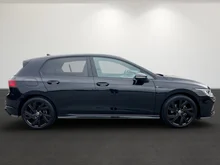 VW Golf R-Line mHEV TSI DSG in  Deep Black Perleffekt