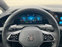 VW Golf R-Line mHEV TSI DSG in  Deep Black Perleffekt