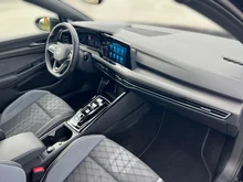 VW Golf R-Line mHEV TSI DSG in  Deep Black Perleffekt