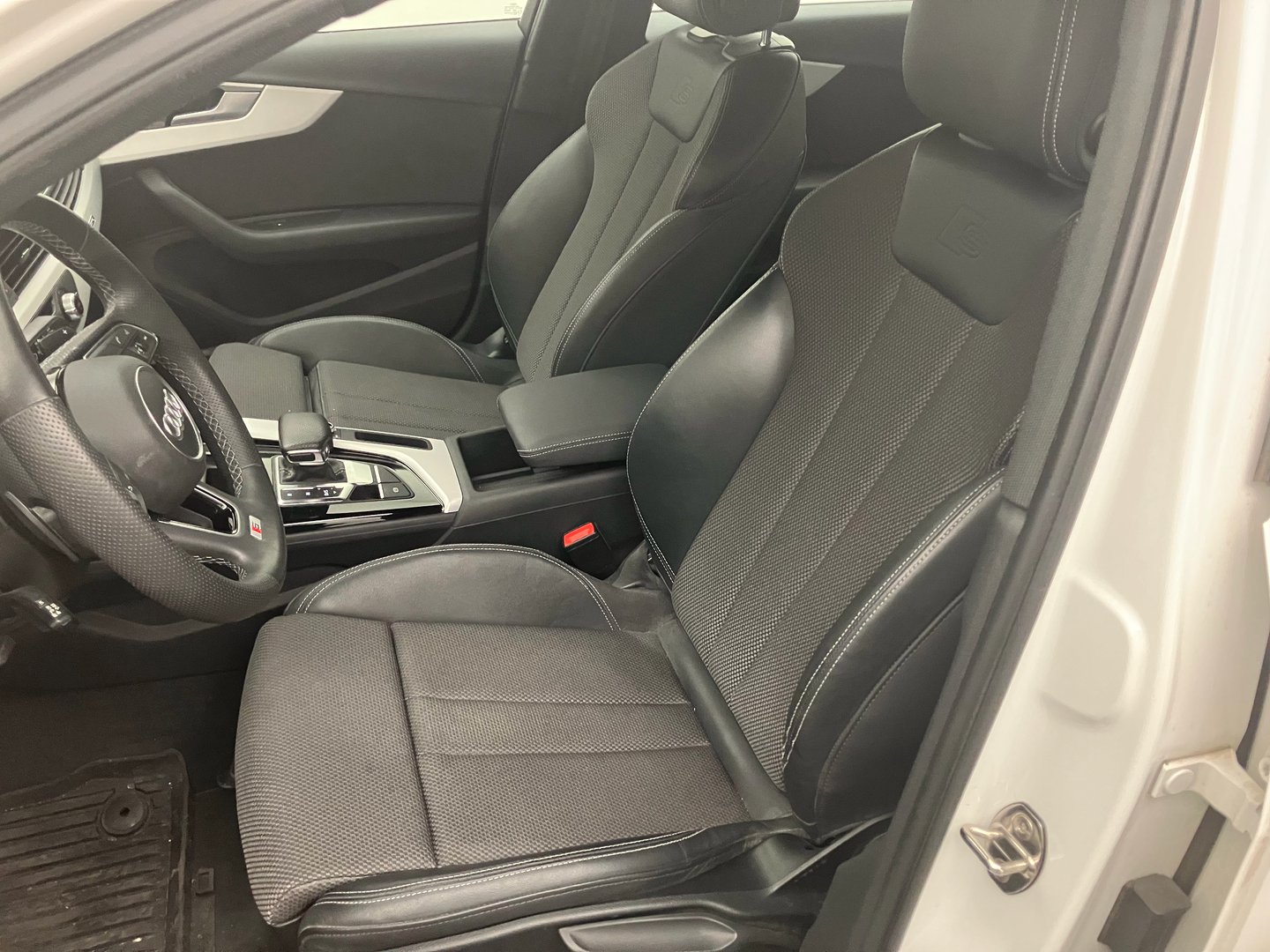 Audi A4 Limousine 40 TDI S line quattro | Bild 11 von 27